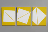 Diagonale du carré en jaune et blanc - 1992<br><span>Acrylique sur bois et matière plastique, 3 x (60 x 45 cm)</span>