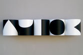Déclinaison géométrique - 2007<br><span>Acrylique sur matière plastique et bois, 80 x 16 x 18 cm</span>