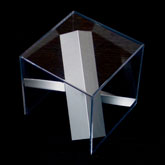 Cube: composition 5 - 2007<br><span>Aluminium et plexiglas, 9 x 9 x 9 cm</span>