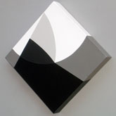 Composition en noir, blanc, gris avec arcs de cercle - 2008<br><span>Acrylique sur toile, 20 x 20 x4 cm</span>