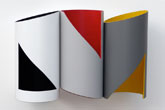 Suite cylindrique et variation à trois triangles 1 - 2010<br><span>Acrylique sur matière plastique et bois</span>