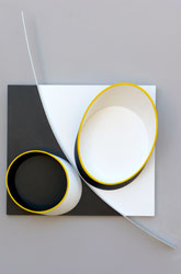 Duo 5 - 2010<br><span>Acrylique sur matière plastique et bois; baguette en aluminium anodisé,<br>40 x 35,5 x 9 cm, 76 cm d'envergure</span>