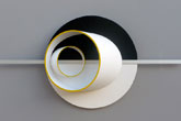 Composition circulaire - 2011<br><span>Acrylique sur bois et matière plastique, baguette en aluminium anodisé, diamètre: 50 cm, relief: 18 cm, longueur : 100 cm</span>