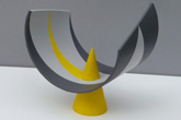 Petit cône jaune  – 2015<br><span>Acrylique sur matière plastique et bois – 49 x 18 x 14,5 cm</span>