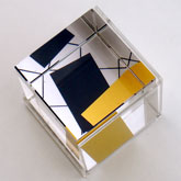 Réfraction - 2007<br><span>Cube de verre, plastique et collage, 5 x 5 x 5 cm</span>