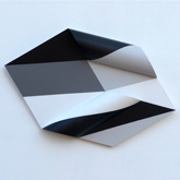 Cubiforme dynamique - 2013<br><span>Acrylique matière plastique, 54 x31,5 x 5,5cm</span>