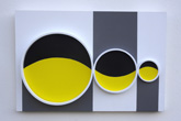 Trois cercles blanc, jaune, noir - 2017<br><span>Acrylique sur matière plastique, 34 x 22,5 x 3,3cm</span>