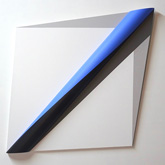 Flèche bleue - 2018<br><span>Acrylique sur matière plastique, 60 x 60 x 5,5 cm</span>