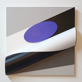 Carré/surface elliptique violette - 2018<br><span>Acrylique sur matière plastique, 39 x 39 x 6,5 cm</span>